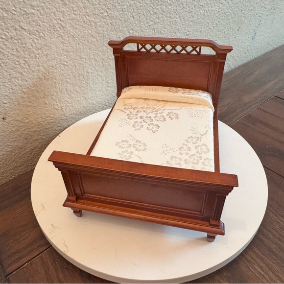 Vintage dollhouse Miniature furniture lattice design bed - Picture 2 of 6